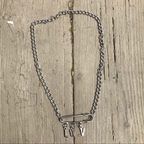 FREE NECKLACE WITH ANY PURCHASE - Picture 2 of 3